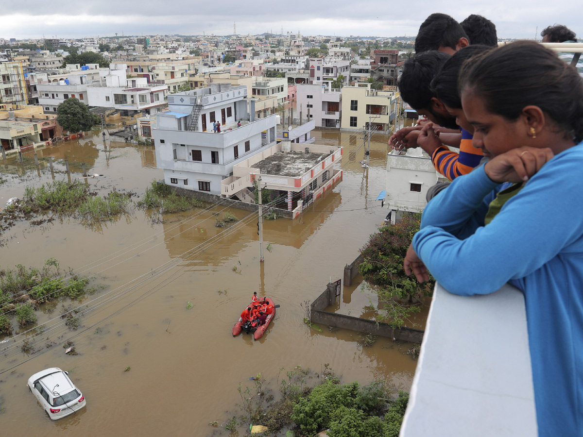 Heavy rains in Hyderabad Photos - Sakshi17