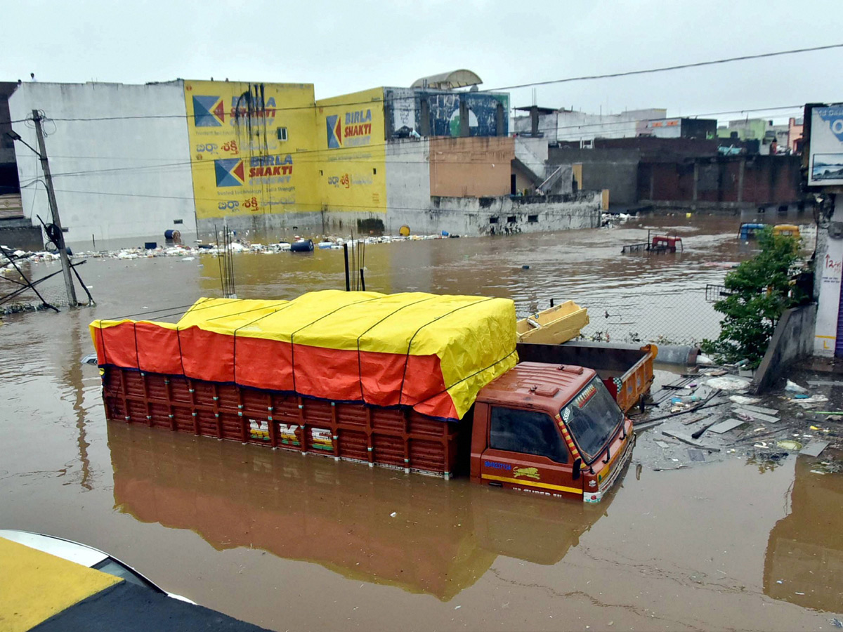 Heavy rains in Hyderabad Photos - Sakshi26