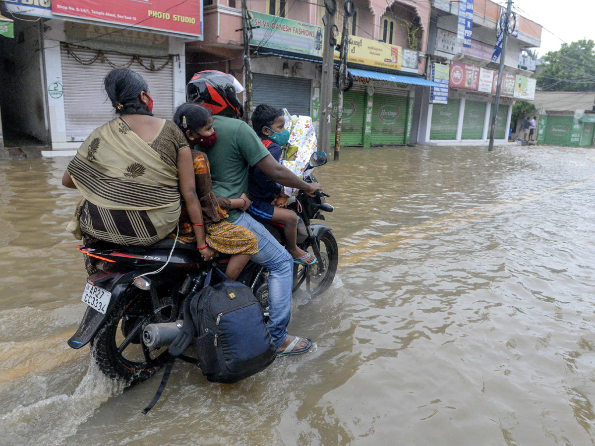 Heavy rains in Hyderabad Photos - Sakshi42