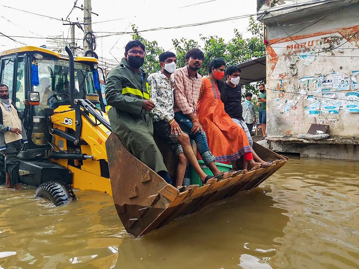 Heavy rains in Hyderabad Photos - Sakshi7