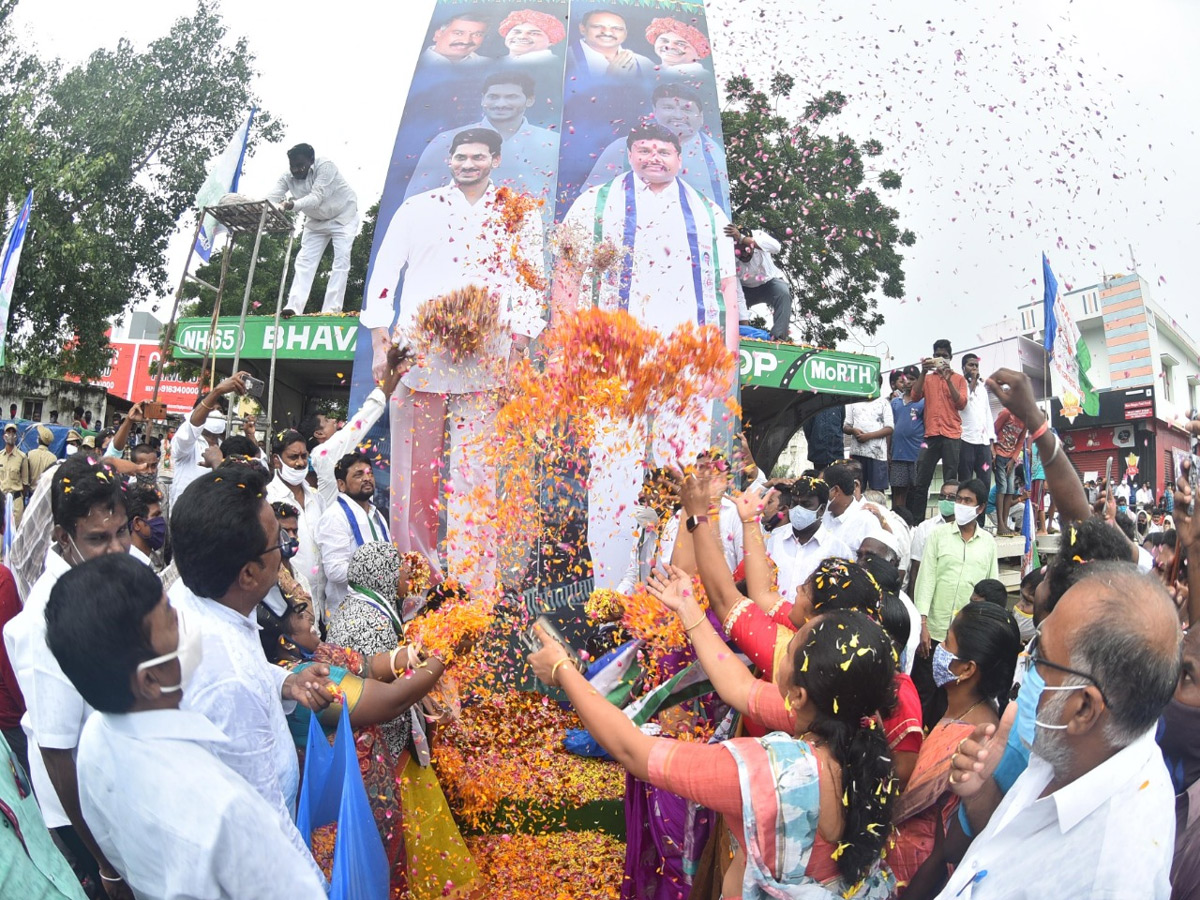 kanaka durga flyover begins - Sakshi3