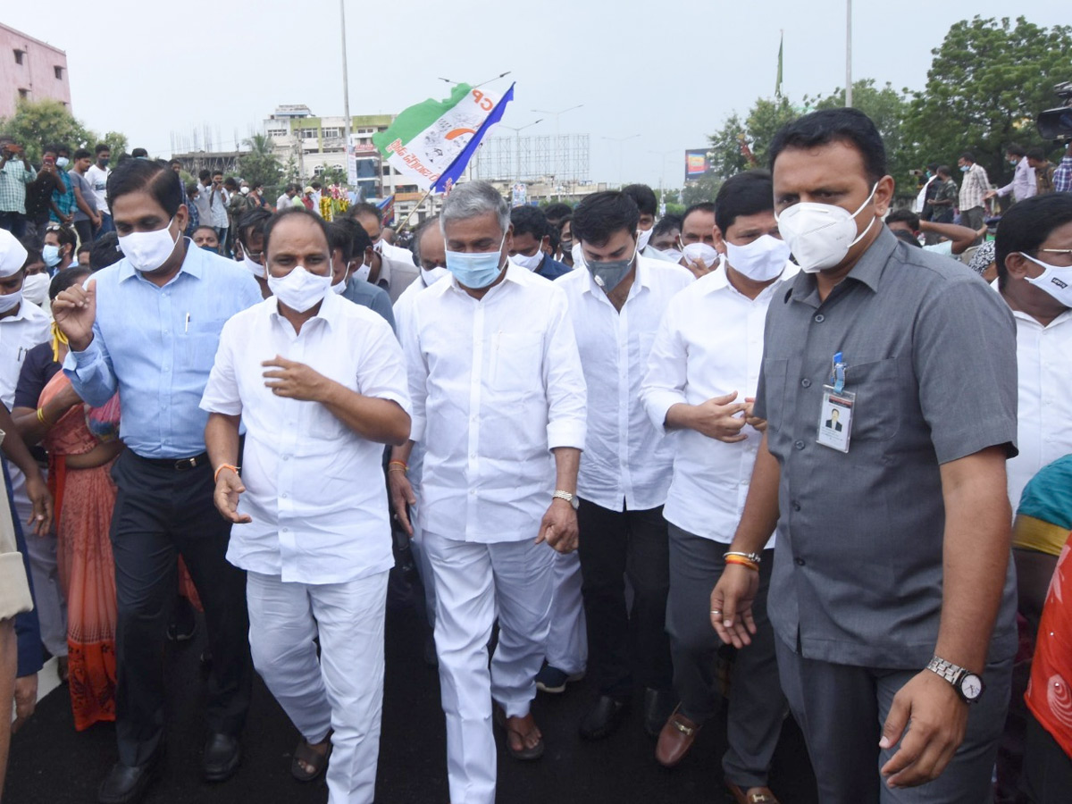 kanaka durga flyover begins - Sakshi6