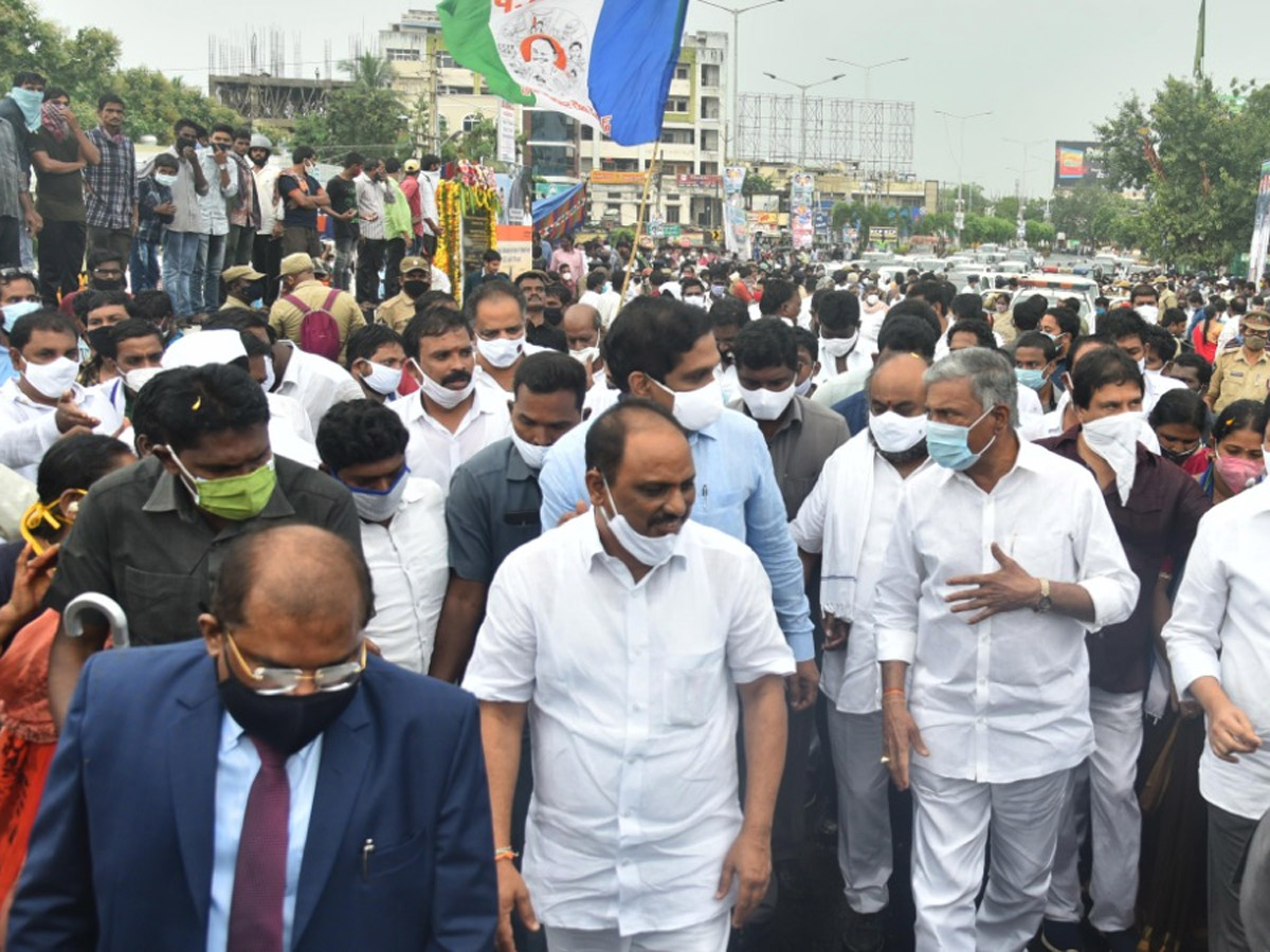 kanaka durga flyover begins - Sakshi7