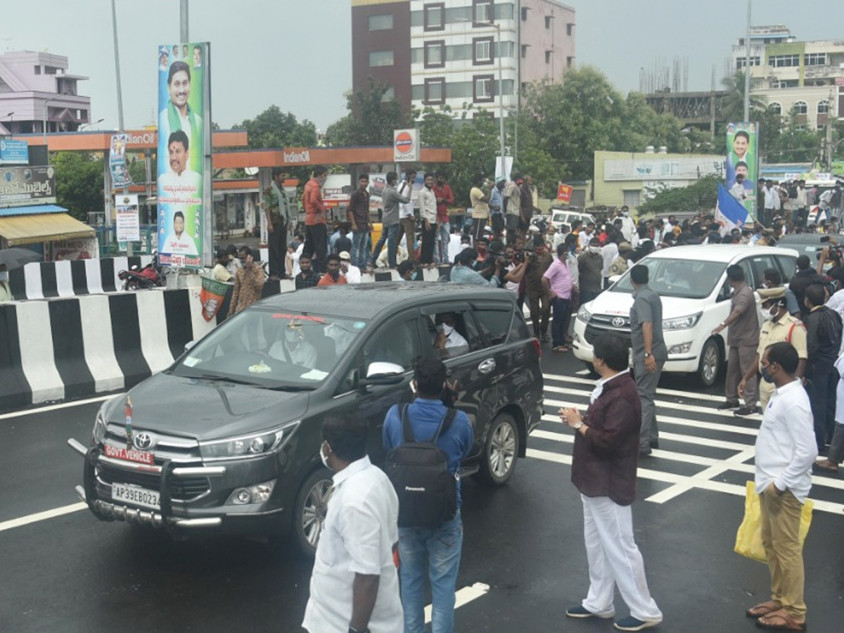 kanaka durga flyover begins - Sakshi9