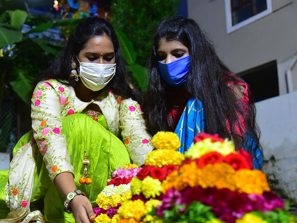 Bathukamma Festival Celebrations Kukatpally Photo Gallery - Sakshi1