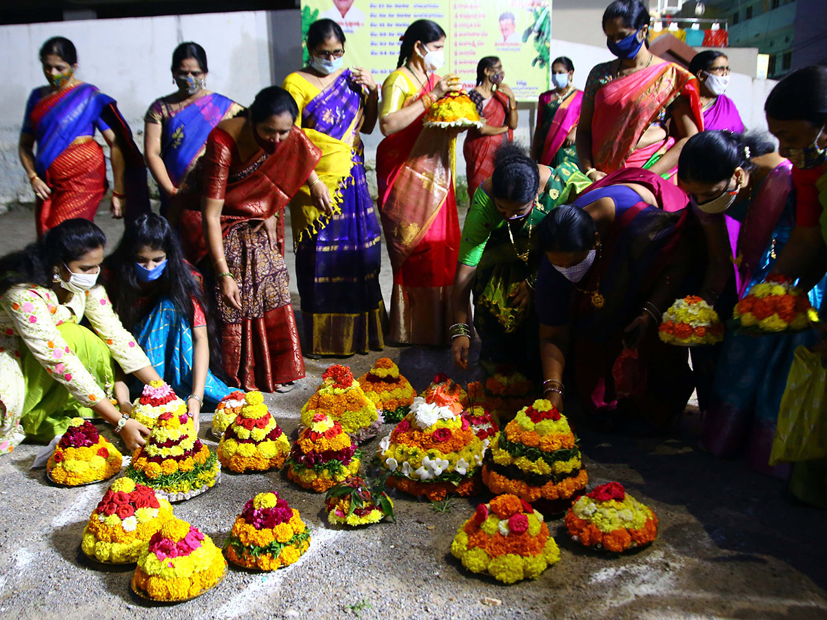 Bathukamma Festival Celebrations Kukatpally Photo Gallery - Sakshi5