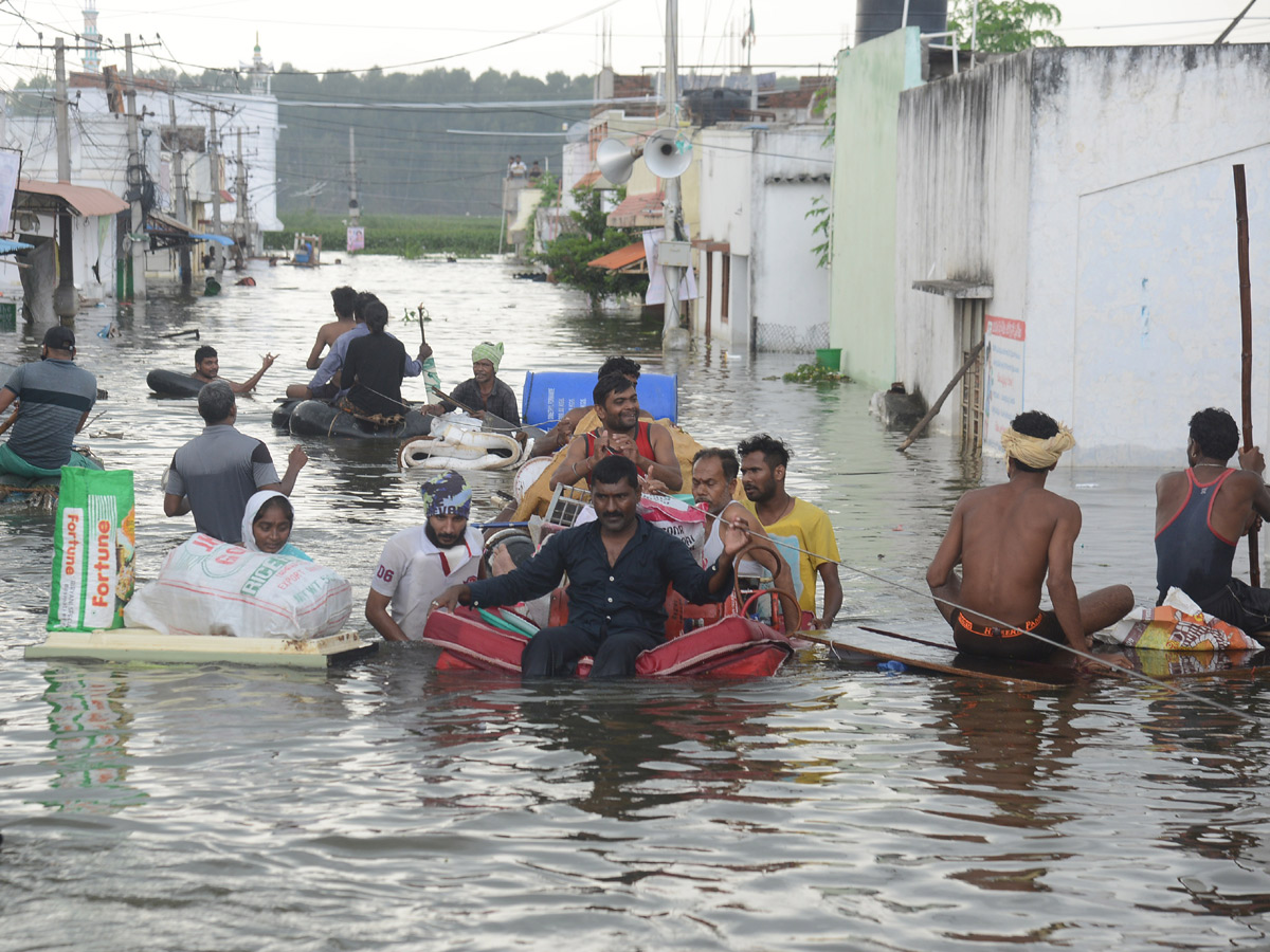 Heavy rains destroy homes and lives in Hyderabad Photo Gallery - Sakshi18