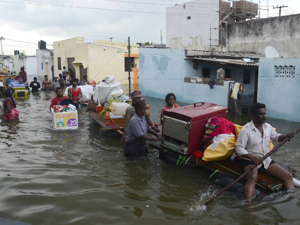 Heavy rains destroy homes and lives in Hyderabad Photo Gallery - Sakshi20