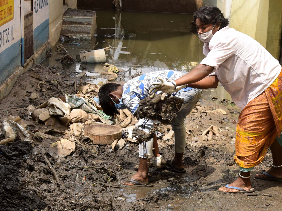 Heavy rains destroy homes and lives in Hyderabad Photo Gallery - Sakshi3