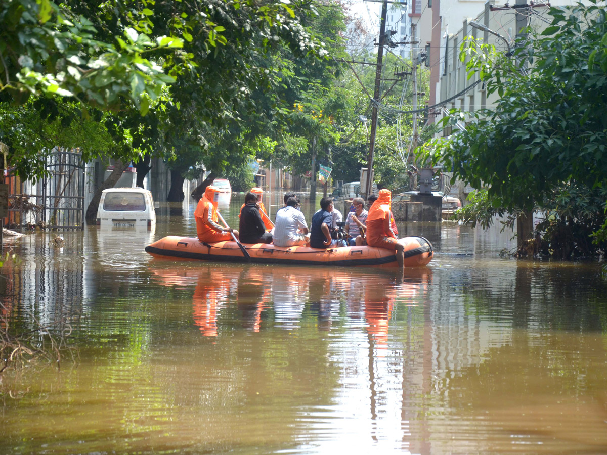 Heavy rains destroy homes and lives in Hyderabad Photo Gallery - Sakshi25