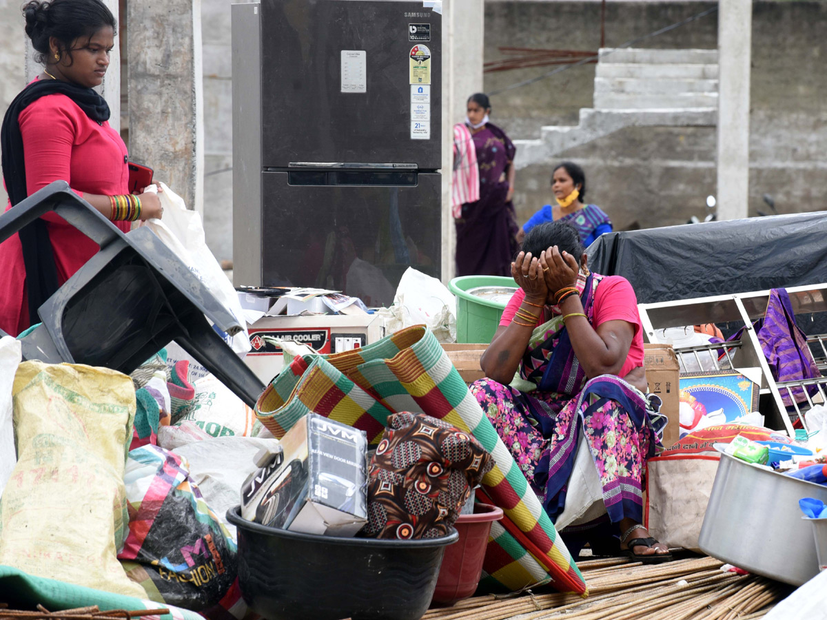 Heavy rains destroy homes and lives in Hyderabad Photo Gallery - Sakshi28