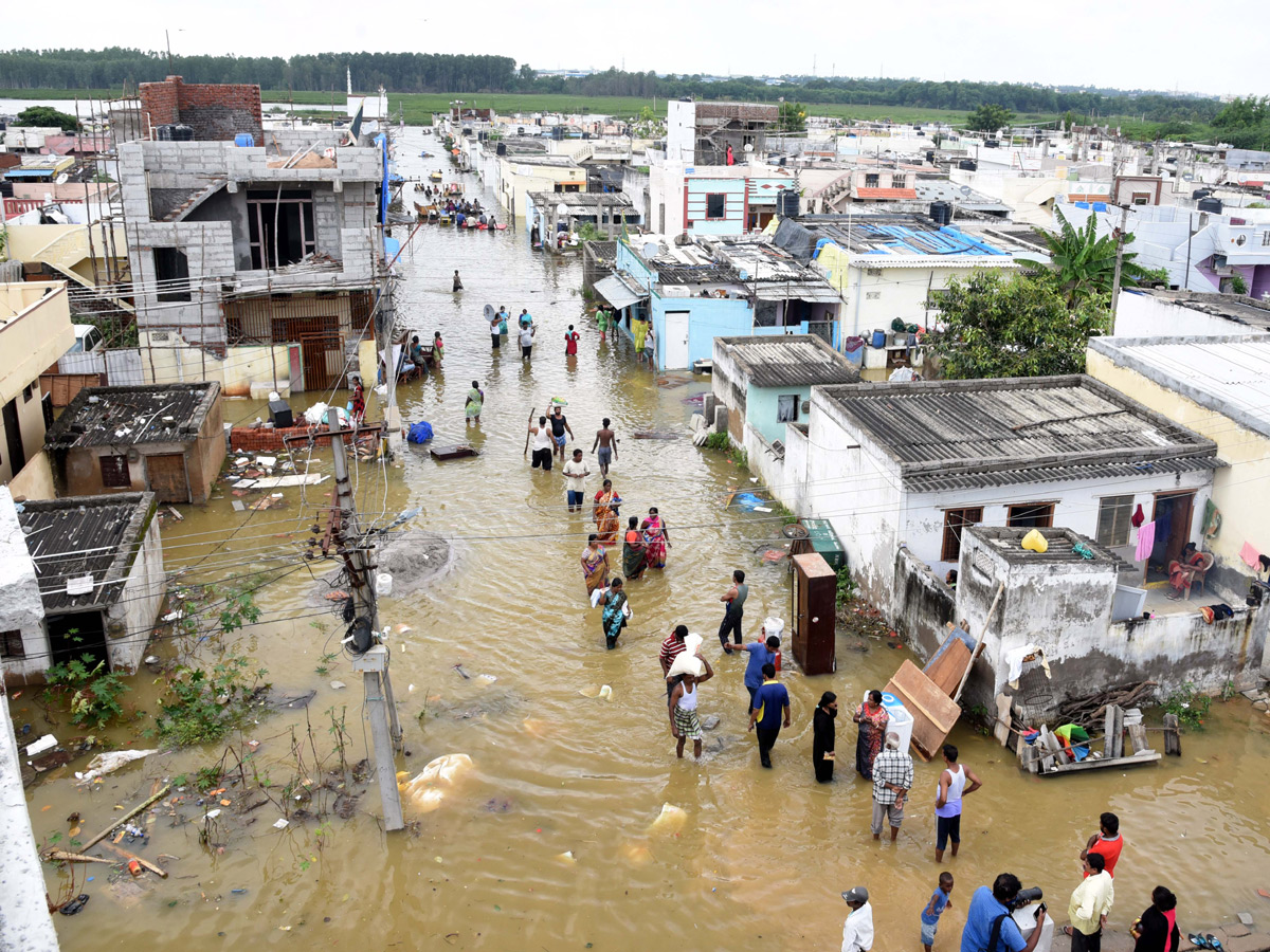 Heavy rains destroy homes and lives in Hyderabad Photo Gallery - Sakshi29