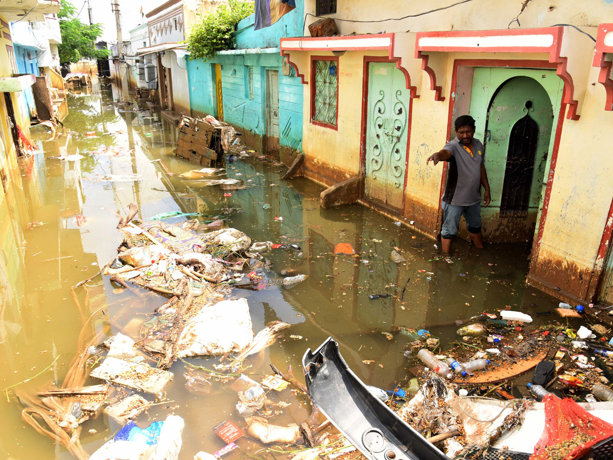 Heavy rains destroy homes and lives in Hyderabad Photo Gallery - Sakshi4