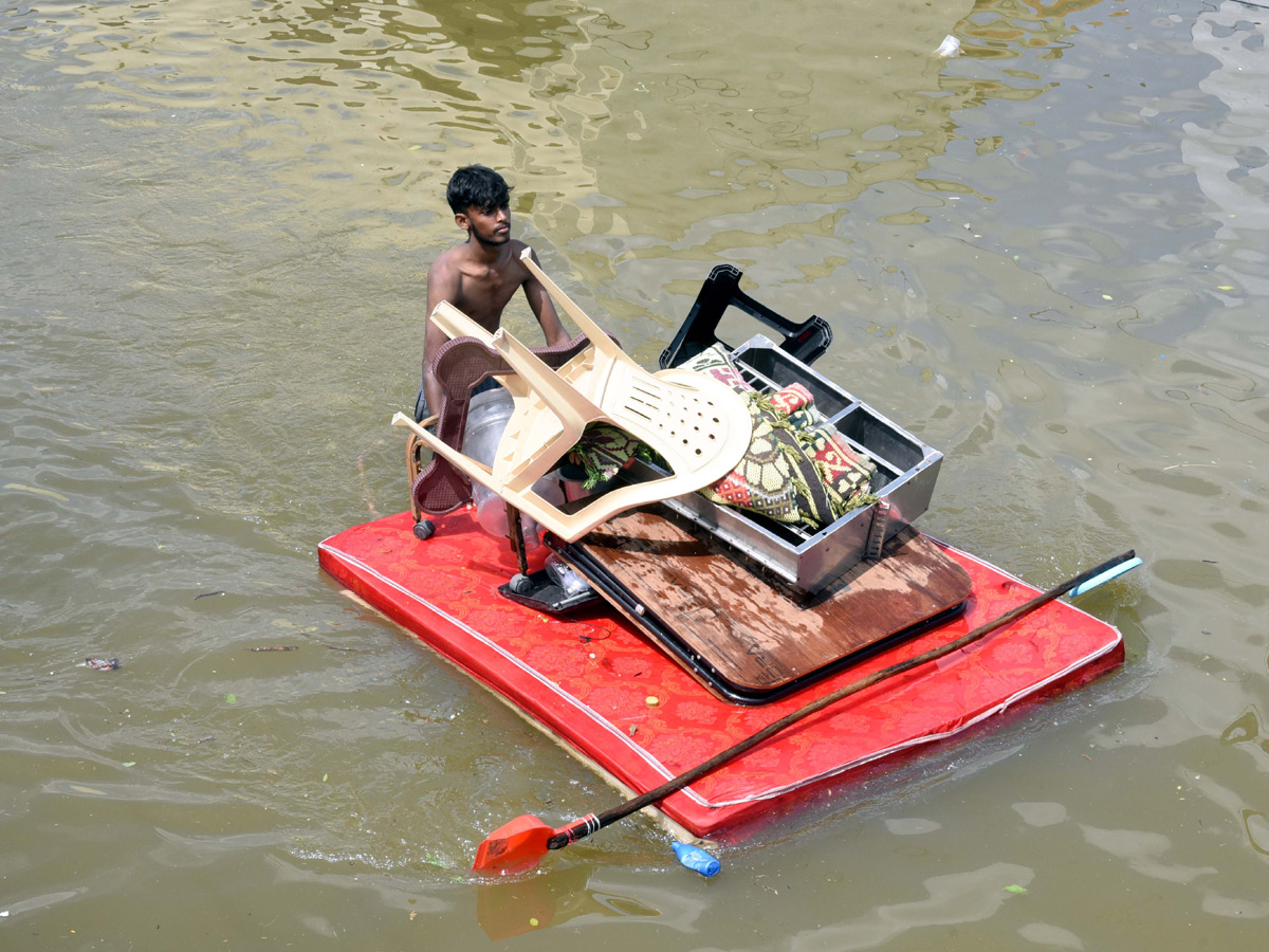 Heavy rains destroy homes and lives in Hyderabad Photo Gallery - Sakshi34