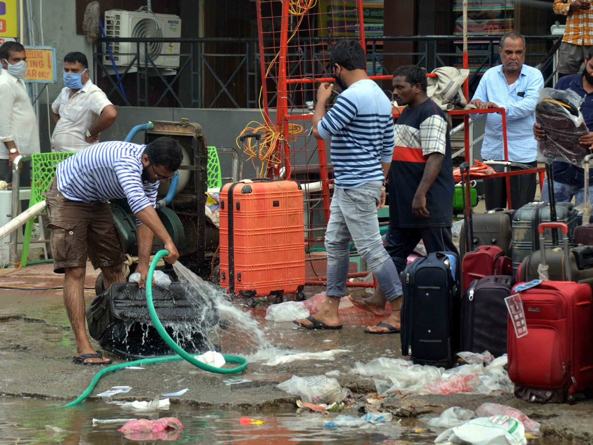 Heavy rains destroy homes and lives in Hyderabad Photo Gallery - Sakshi36