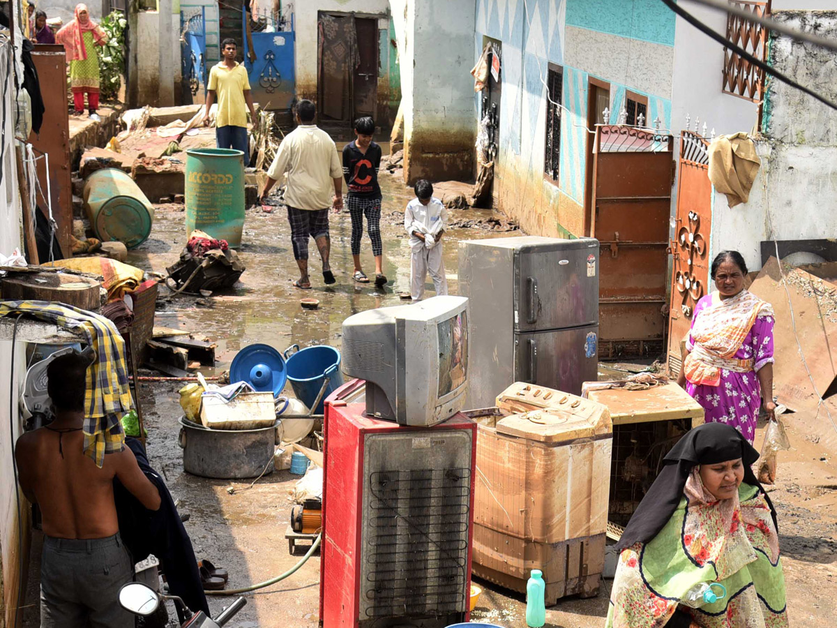 Heavy rains destroy homes and lives in Hyderabad Photo Gallery - Sakshi7