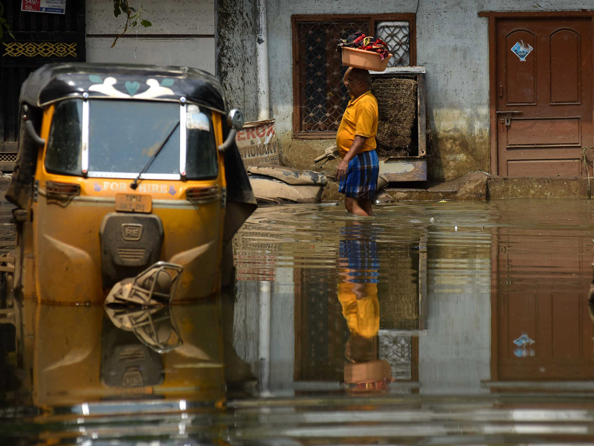 Heavy rains destroy homes and lives in Hyderabad Photo Gallery - Sakshi10