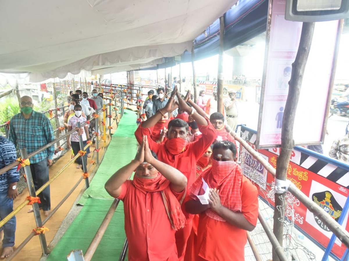 dussehra sharan navaratri festival in indrakiladri at vijayawada photo gallery - Sakshi1