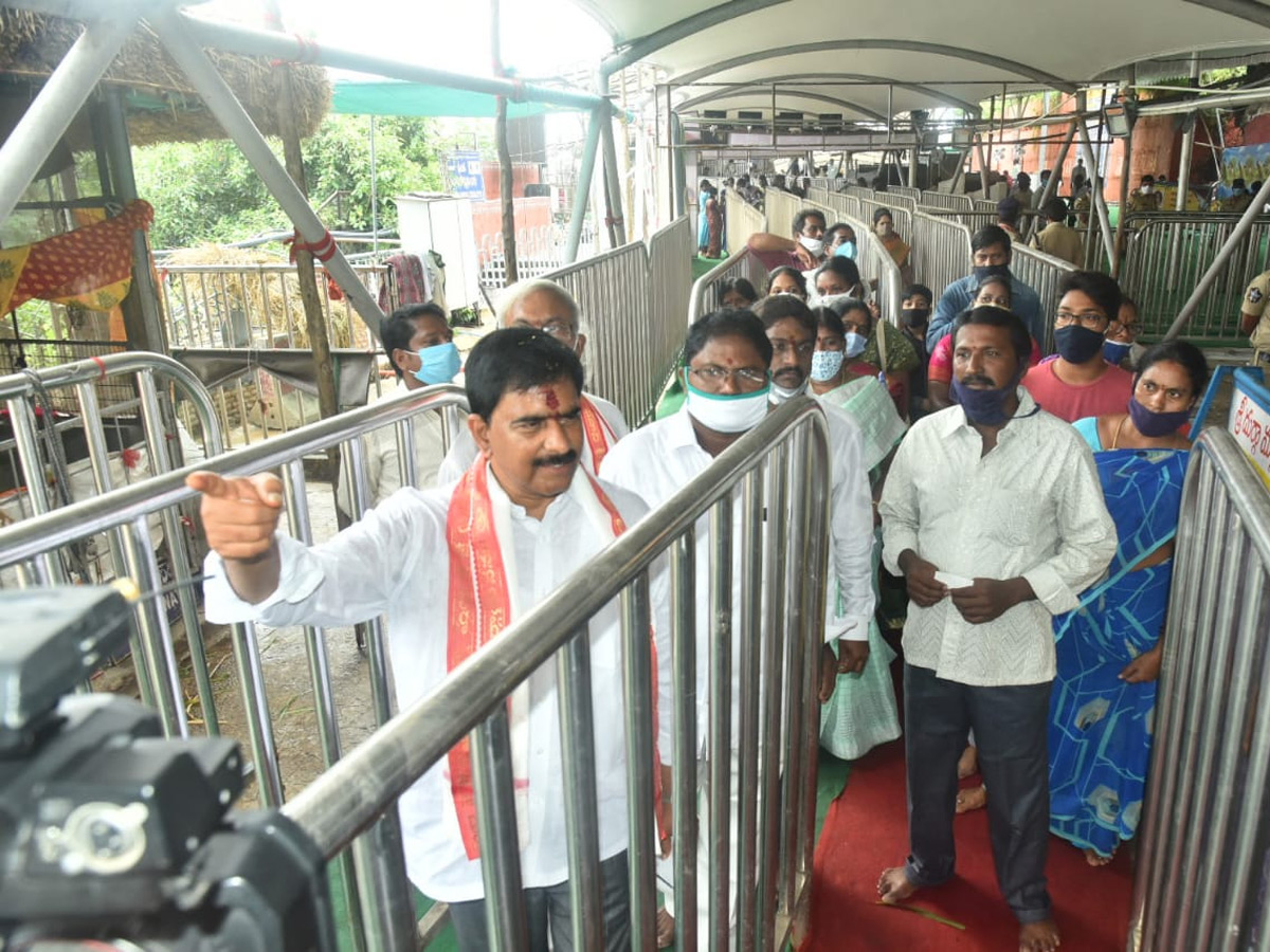 dussehra sharan navaratri festival in indrakiladri at vijayawada photo gallery - Sakshi13