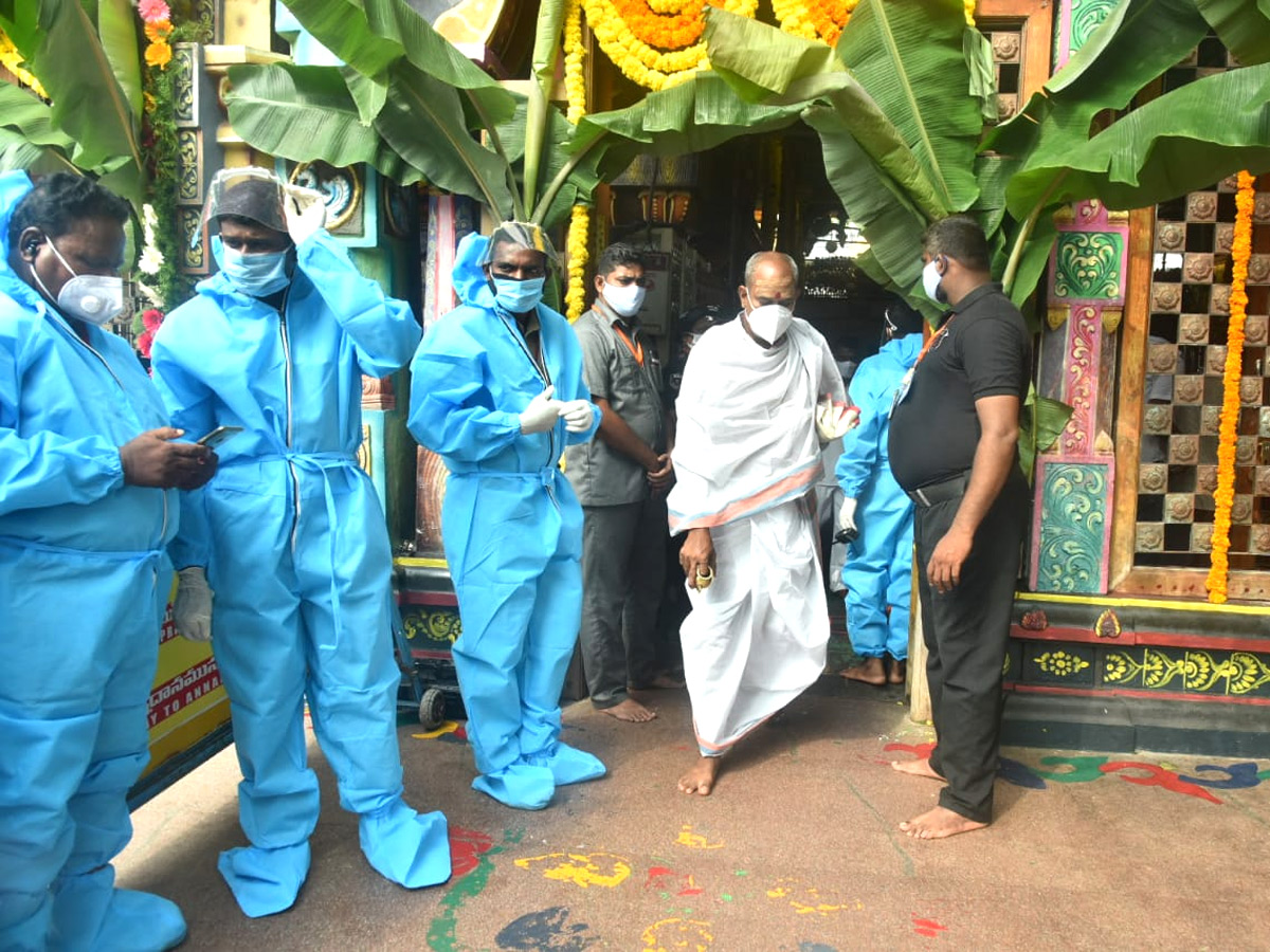 dussehra sharan navaratri festival in indrakiladri at vijayawada photo gallery - Sakshi17