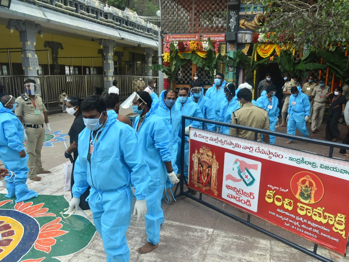 dussehra sharan navaratri festival in indrakiladri at vijayawada photo gallery - Sakshi26