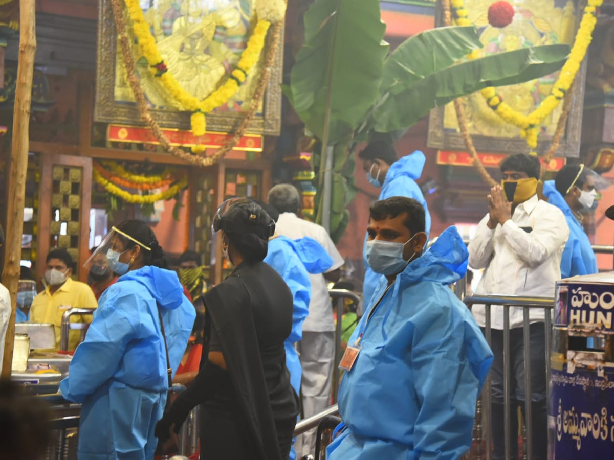 dussehra sharan navaratri festival in indrakiladri at vijayawada photo gallery - Sakshi3