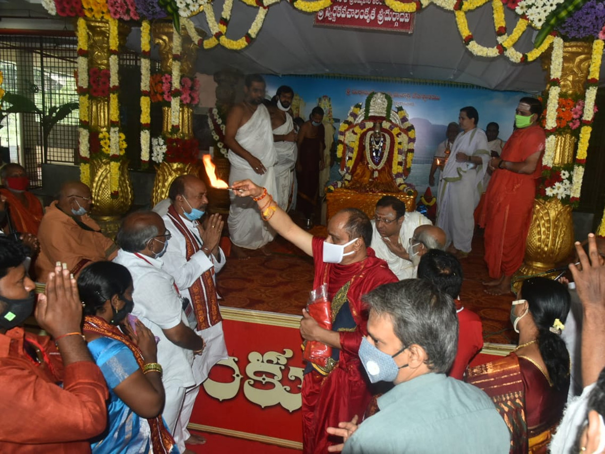 dussehra sharan navaratri festival in indrakiladri at vijayawada photo gallery - Sakshi7