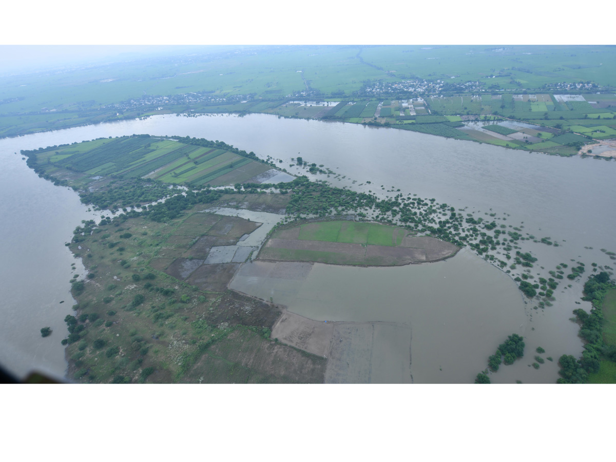 CM YS Jagan Aerial Survey in Flood Affected Areas Photo Gallery - Sakshi8