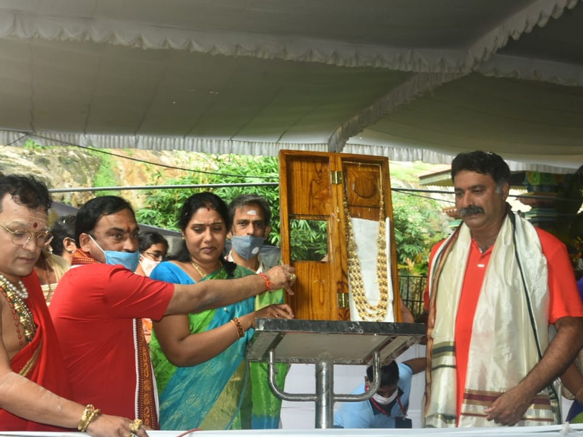 dussehra sharan navaratri festival in indrakiladri - Sakshi18