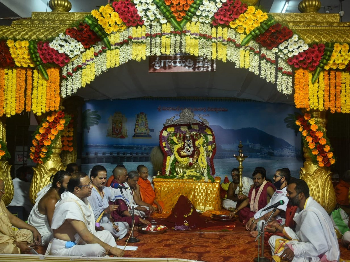 dussehra sharan navaratri festival in indrakiladri - Sakshi20