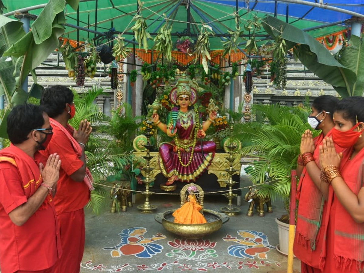 dussehra sharan navaratri festival in indrakiladri - Sakshi5