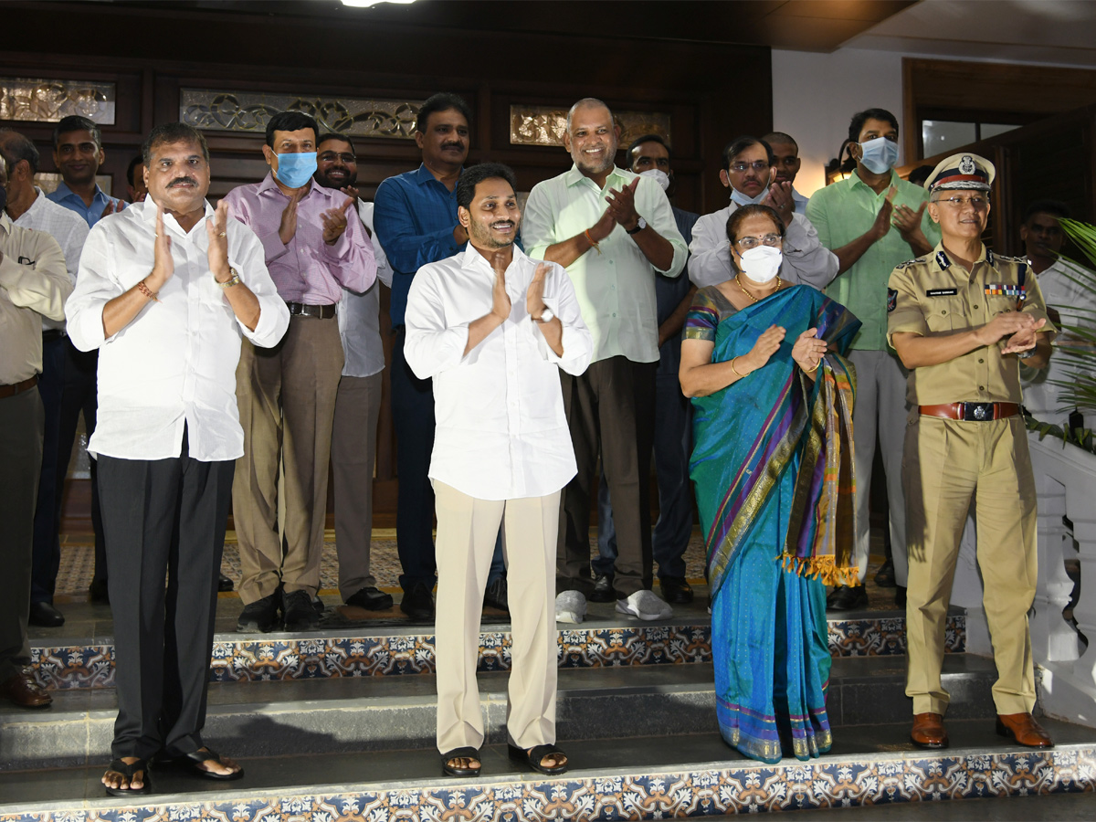  AP CM YS Jagan Clapping for Village Volunteers Photo Gallery - Sakshi1