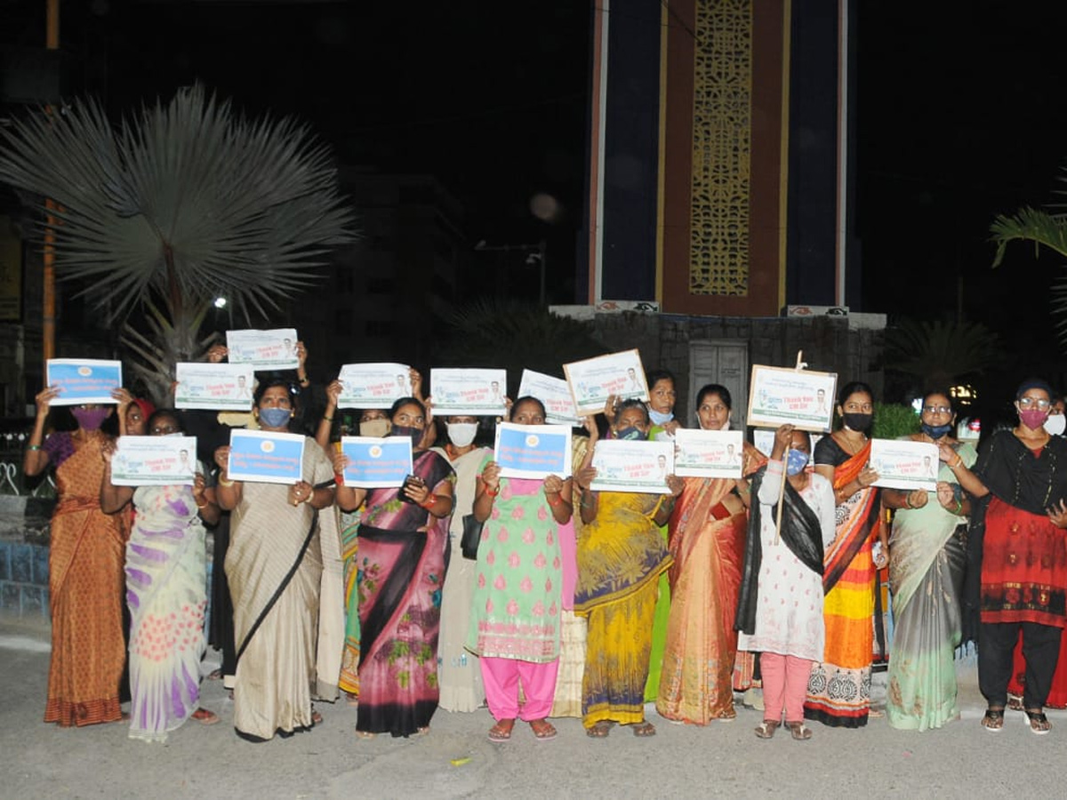  AP CM YS Jagan Clapping for Village Volunteers Photo Gallery - Sakshi7