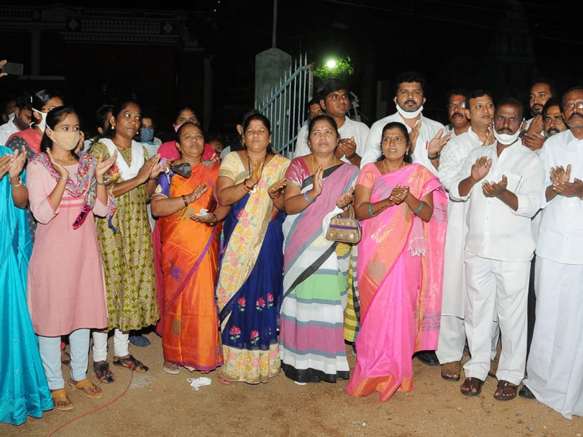  AP CM YS Jagan Clapping for Village Volunteers Photo Gallery - Sakshi11