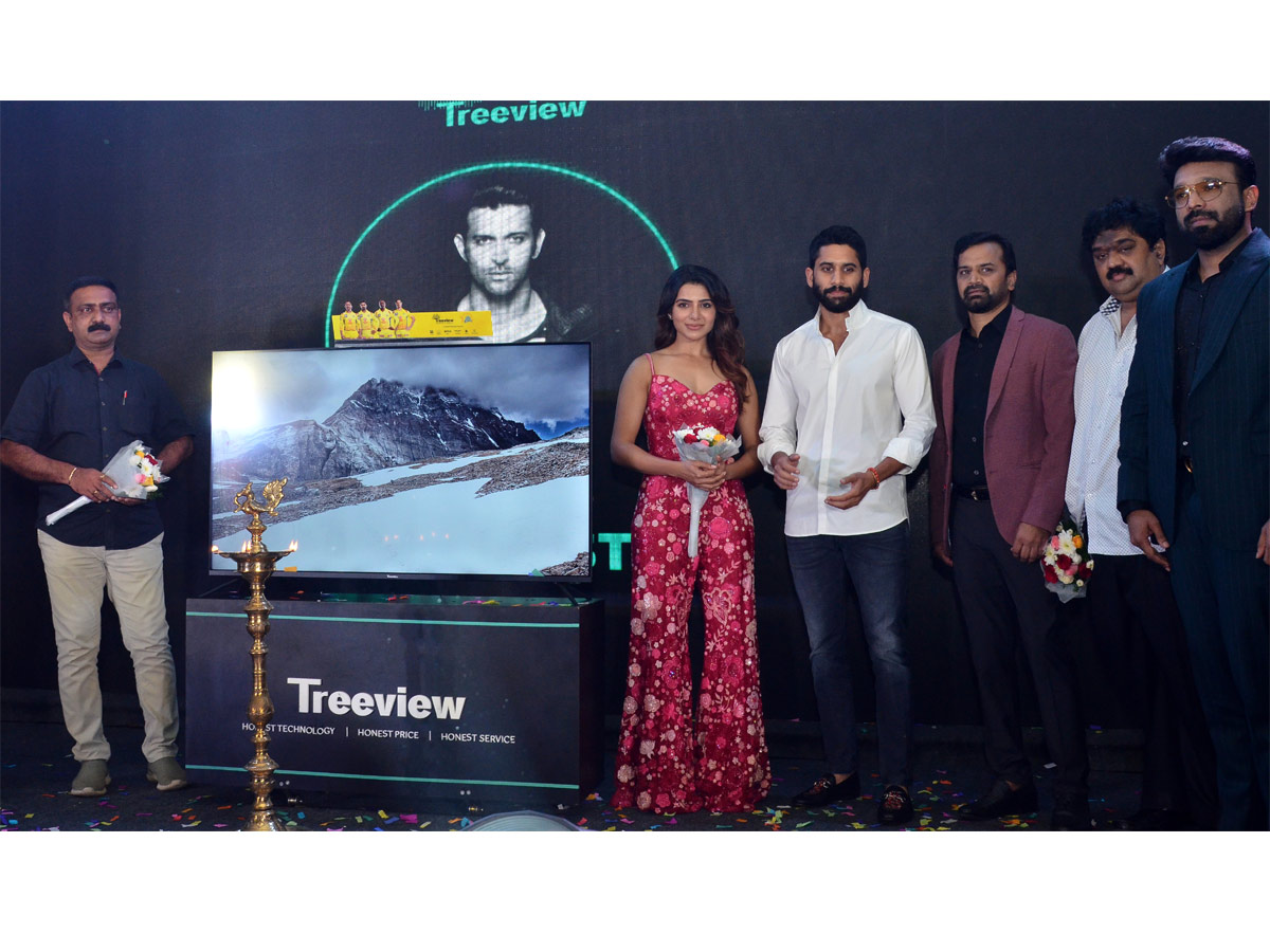 Naga Chaitanya and Samantha Akkineni unveil Treeview Smart TVs in Hyderabad Photo Gallery - Sakshi3