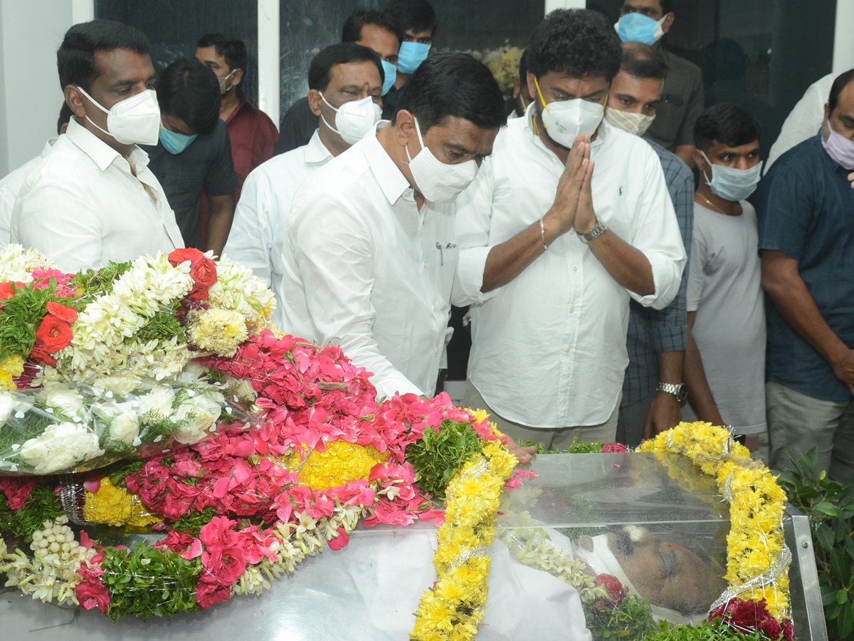 Former Home Minister Nayani Narasimha Reddy Funeral Completed at Maha Prasthanam - Sakshi7