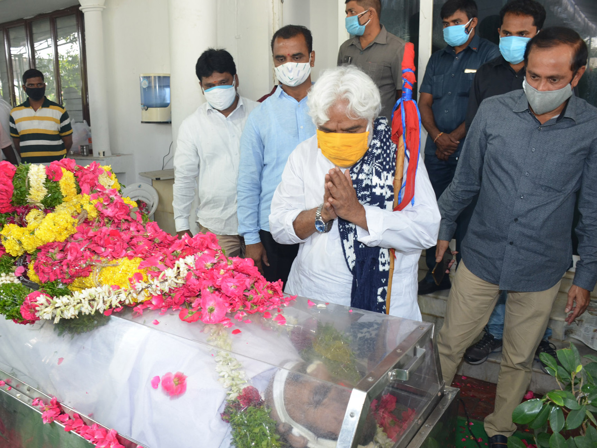 Former Home Minister Nayani Narasimha Reddy Funeral Completed at Maha Prasthanam - Sakshi3