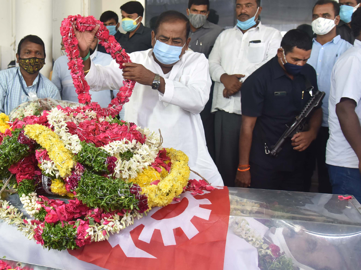 Former Home Minister Nayani Narasimha Reddy Funeral Completed at Maha Prasthanam - Sakshi15