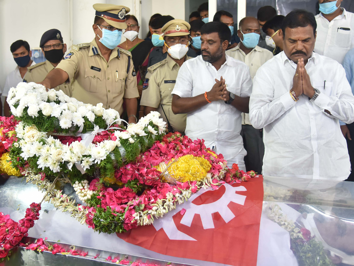 Former Home Minister Nayani Narasimha Reddy Funeral Completed at Maha Prasthanam - Sakshi21