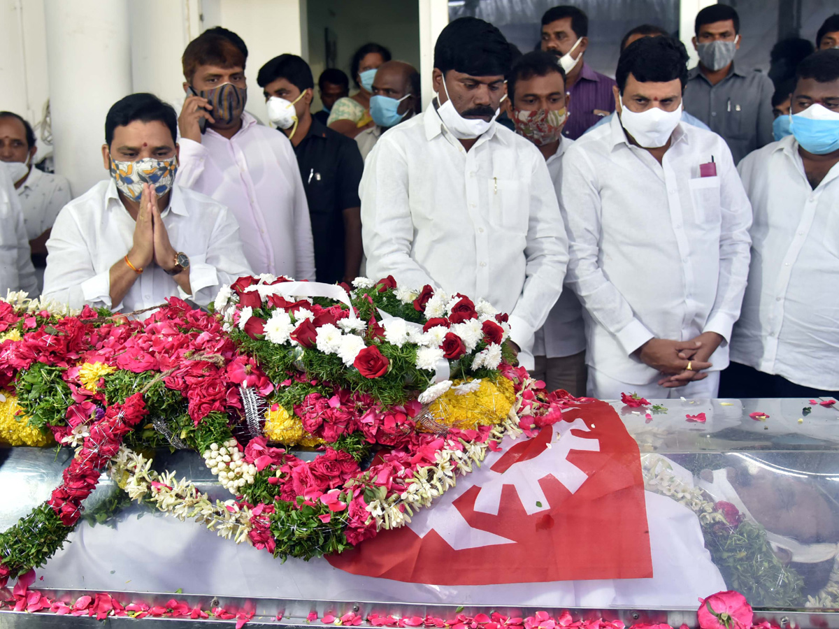 Former Home Minister Nayani Narasimha Reddy Funeral Completed at Maha Prasthanam - Sakshi30