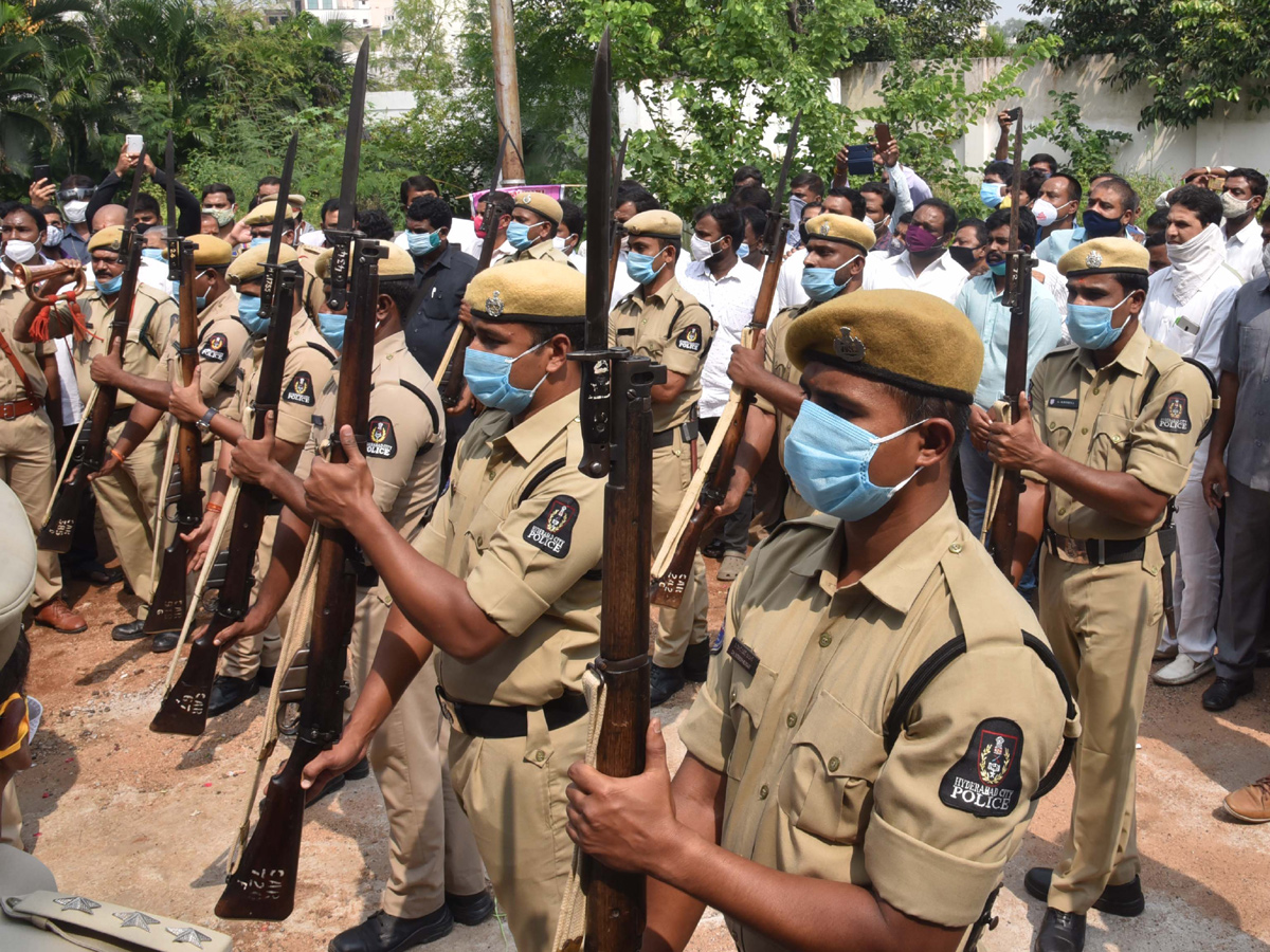 Former Home Minister Nayani Narasimha Reddy Funeral Completed at Maha Prasthanam - Sakshi31