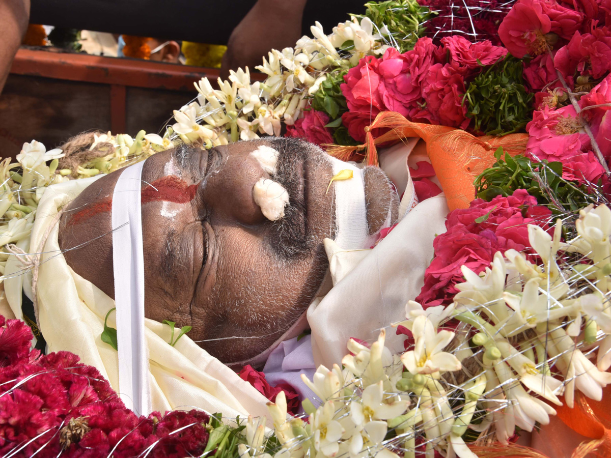 Former Home Minister Nayani Narasimha Reddy Funeral Completed at Maha Prasthanam - Sakshi33