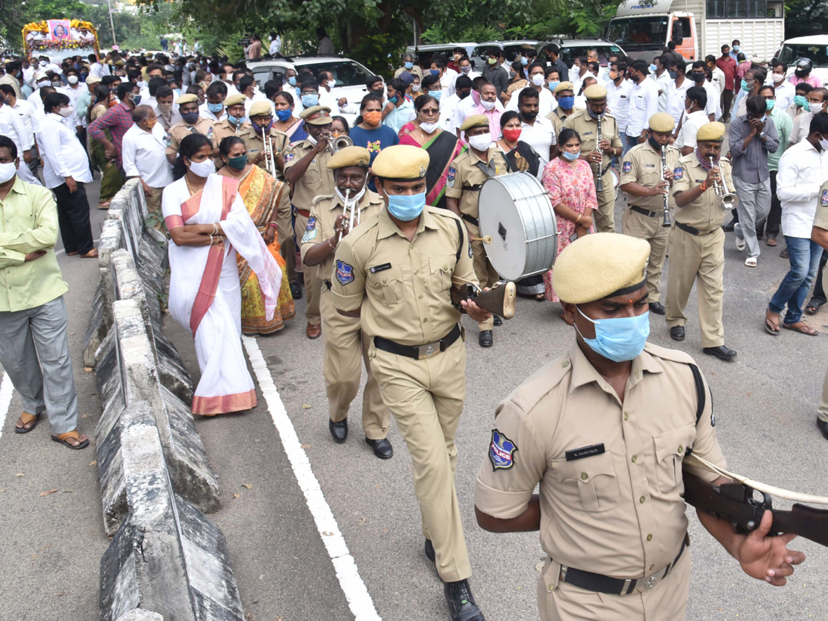 Former Home Minister Nayani Narasimha Reddy Funeral Completed at Maha Prasthanam - Sakshi34