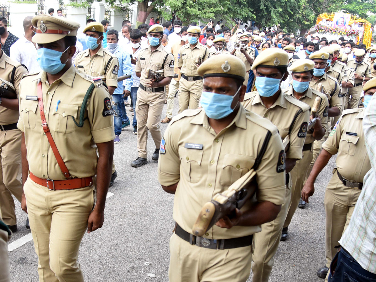 Former Home Minister Nayani Narasimha Reddy Funeral Completed at Maha Prasthanam - Sakshi38