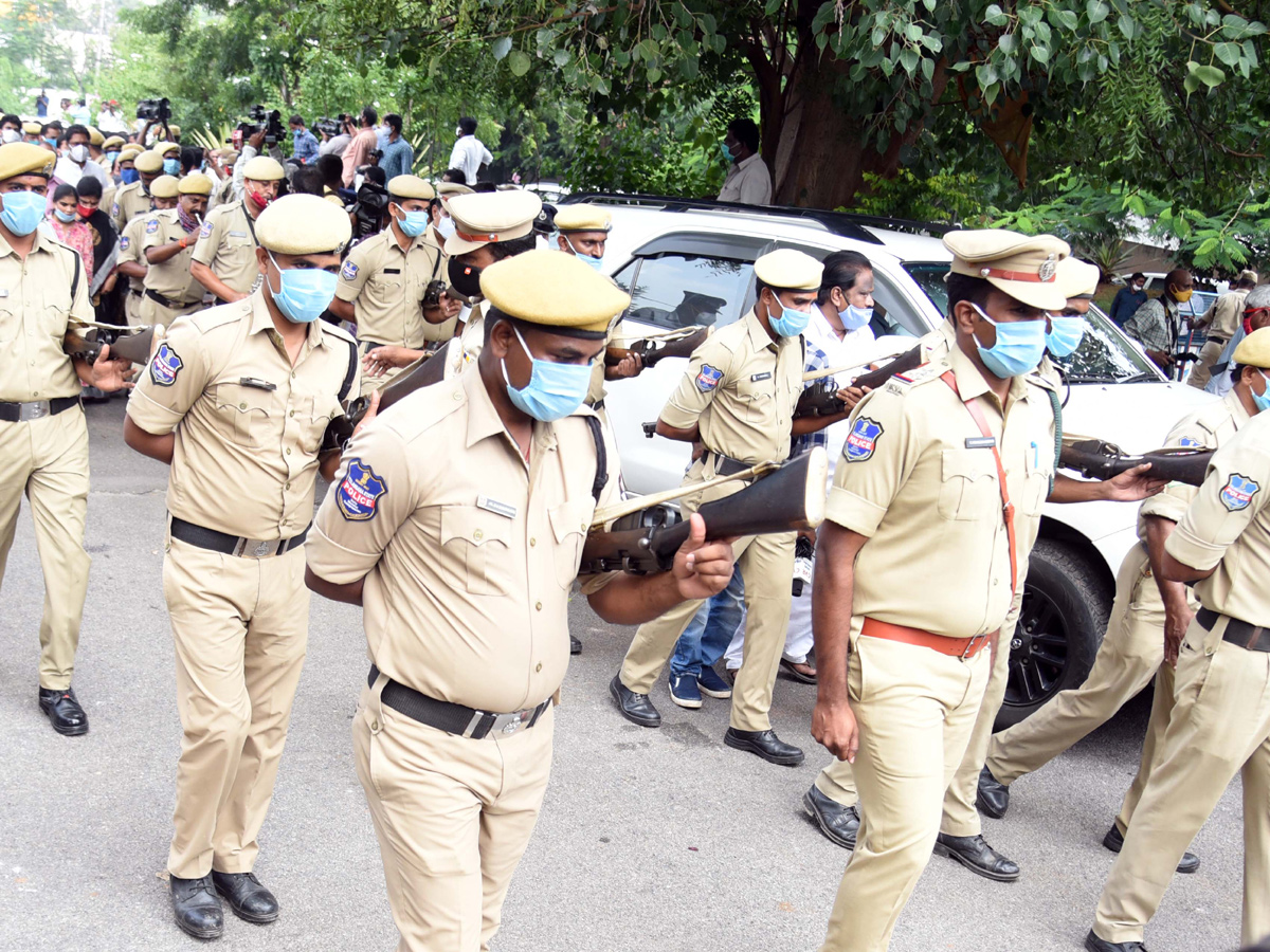 Former Home Minister Nayani Narasimha Reddy Funeral Completed at Maha Prasthanam - Sakshi39