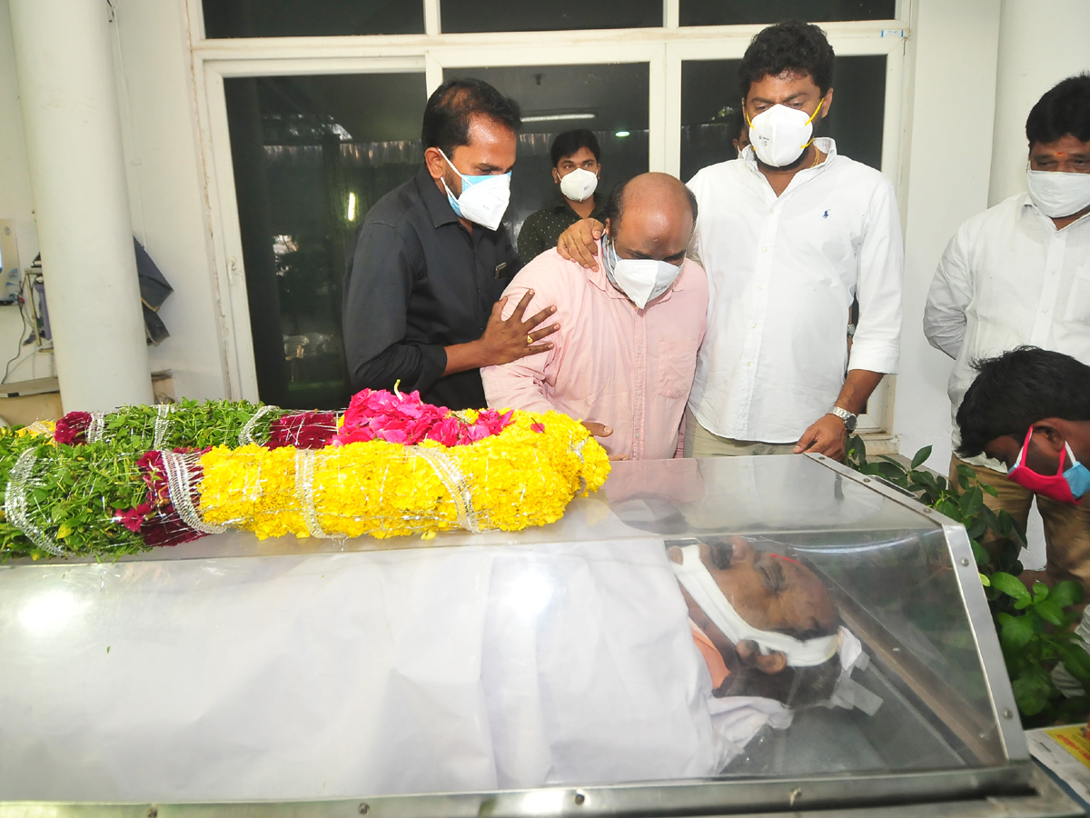 Former Home Minister Nayani Narasimha Reddy Funeral Completed at Maha Prasthanam - Sakshi45