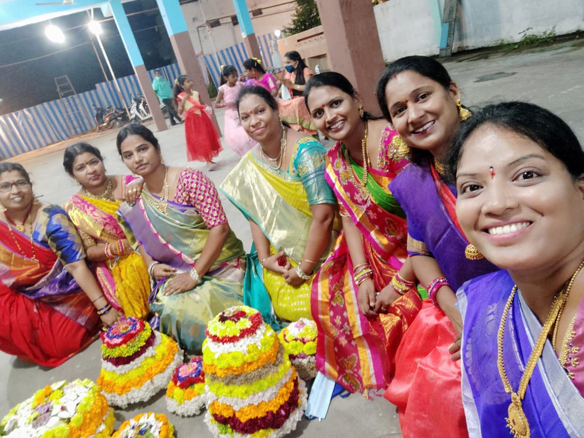 Bathukamma selfie Photos Photo Gallery - Sakshi24