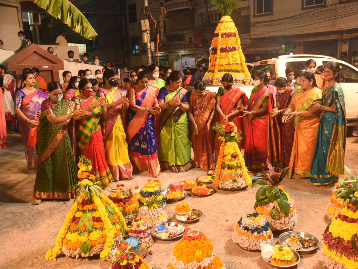 Bathukamma Celebrations 2020 At Telangana Photo Gallery - Sakshi1