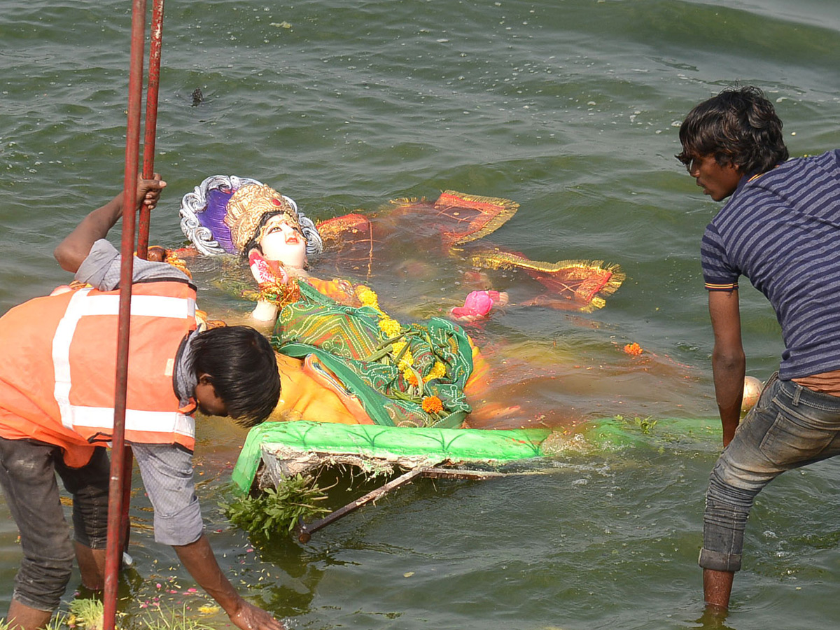 Durga Mata Nimajjanam at Tank bund 2020 Photo Gallery - Sakshi7