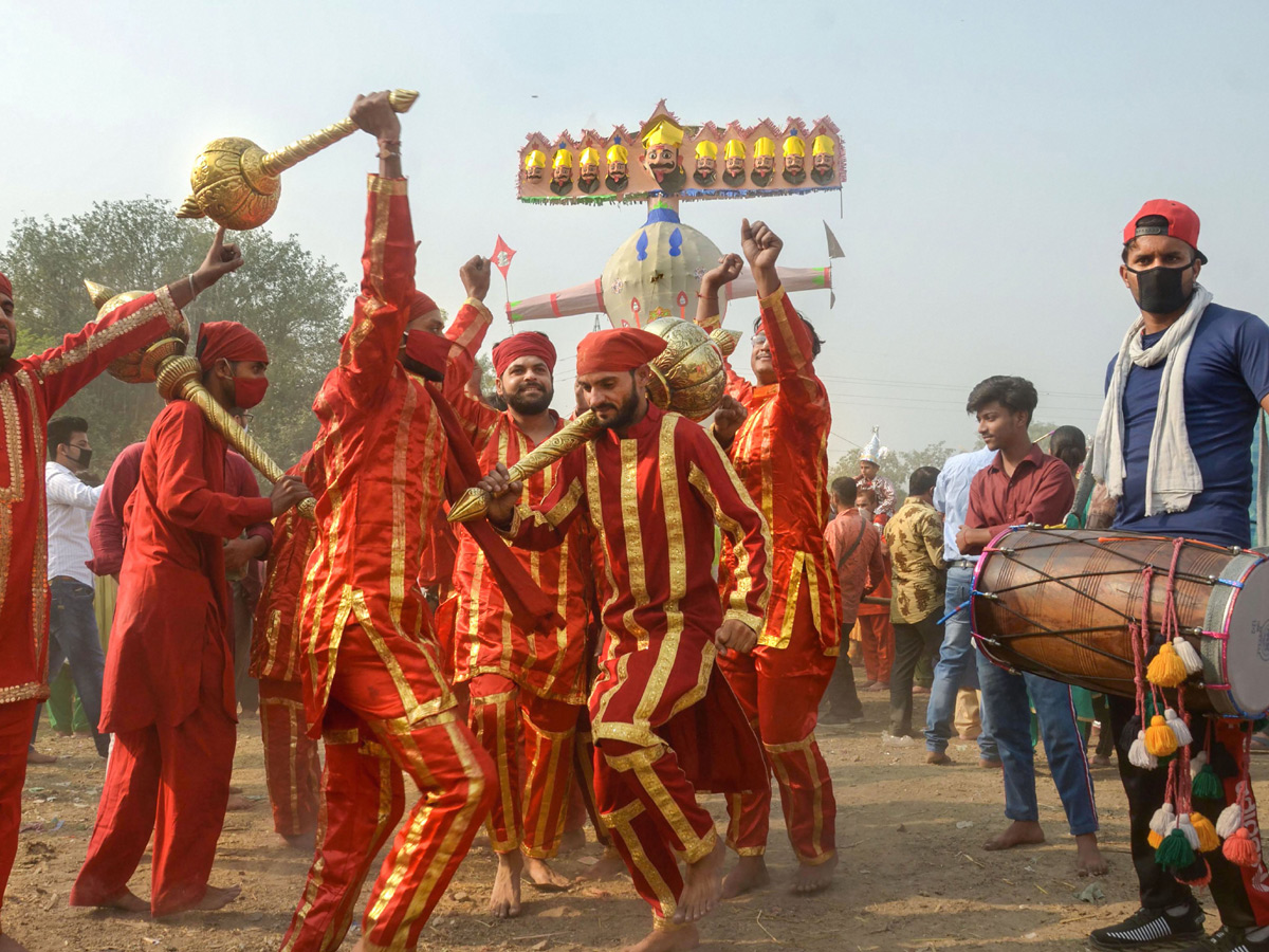 Ravana Dahan in Dussehra celebrations Photo Gallery - Sakshi32